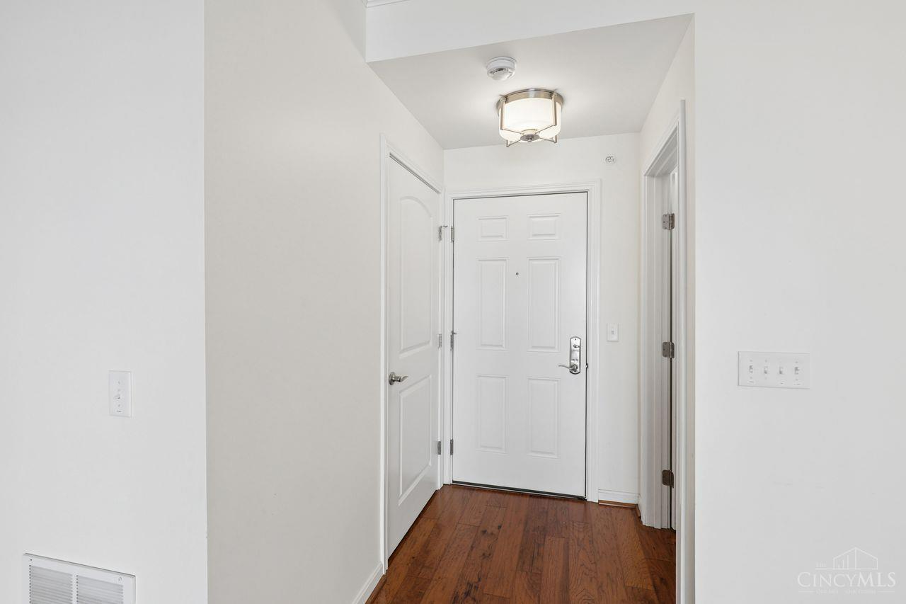 3390 Wasson Road, Unit B Cincinnati, OH 45209 - Photo 5 of 42