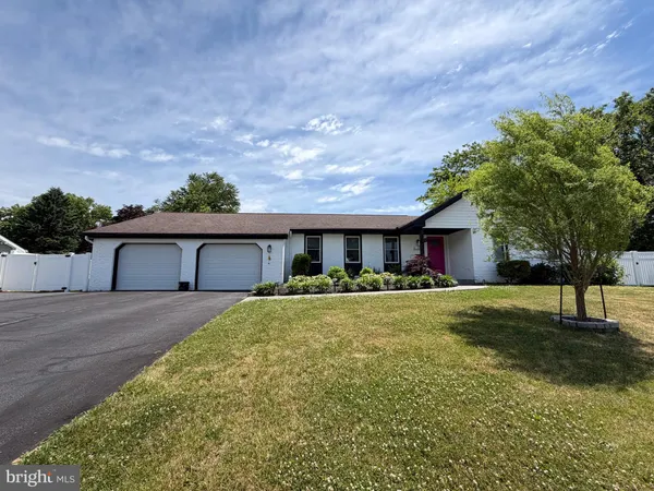 $425,000 | 1098 Hillview Lane, Hershey, PA 17033