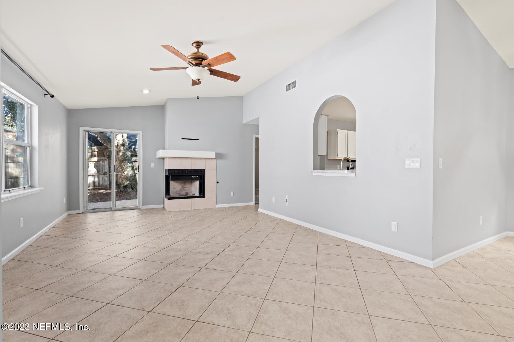 941 Gavagan Road Jacksonville, FL 32233 - Photo 4 of 24 Living Room