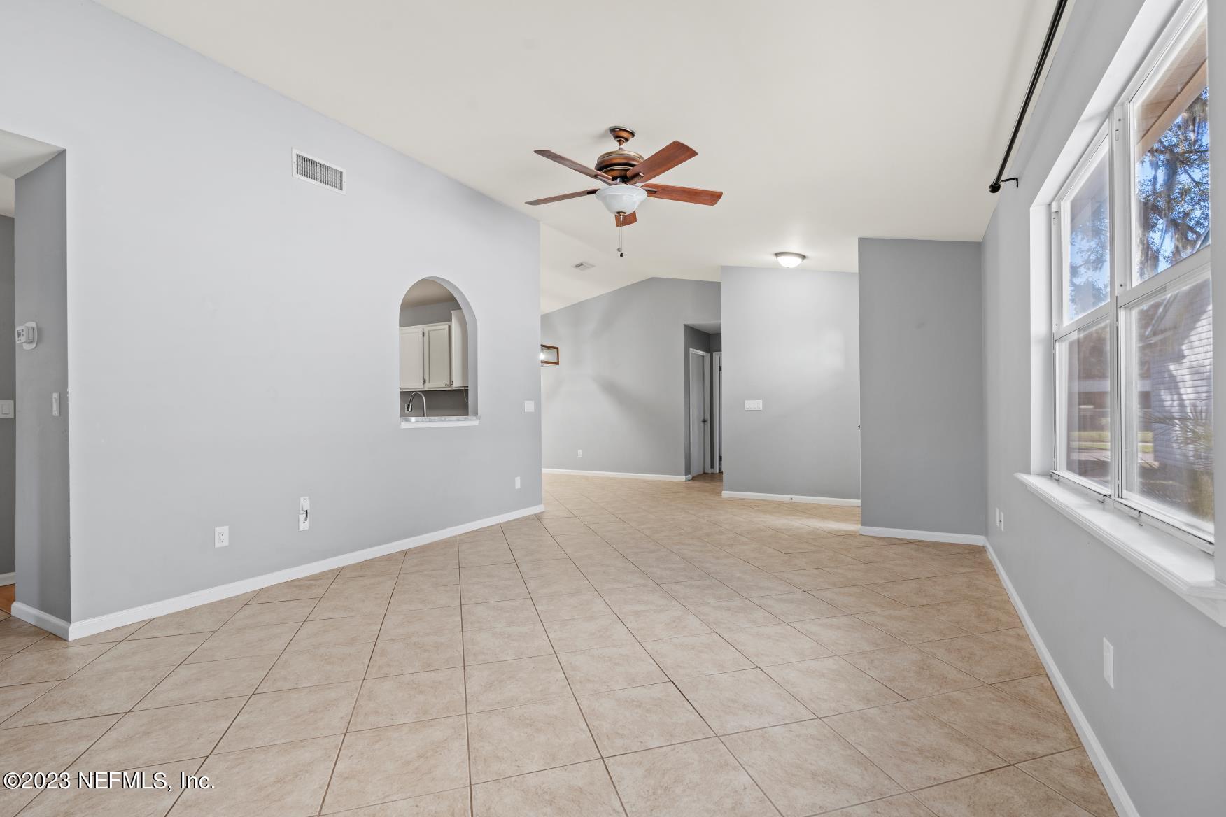 941 Gavagan Road Jacksonville, FL 32233 - Photo 5 of 24 Living room