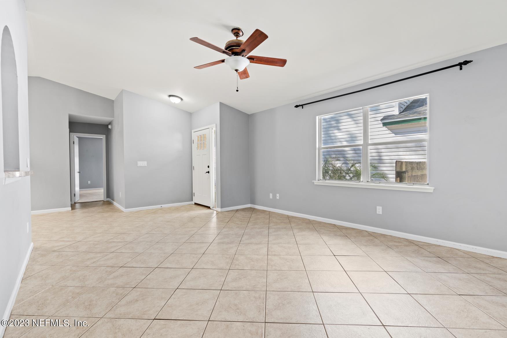 941 Gavagan Road Jacksonville, FL 32233 - Photo 6 of 24 Living room