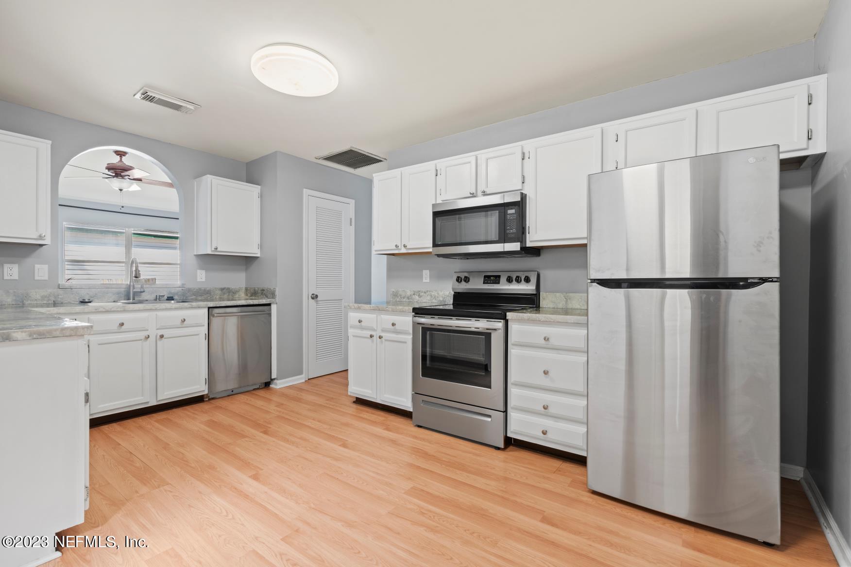 941 Gavagan Road Jacksonville, FL 32233 - Photo 8 of 24 Kitchen