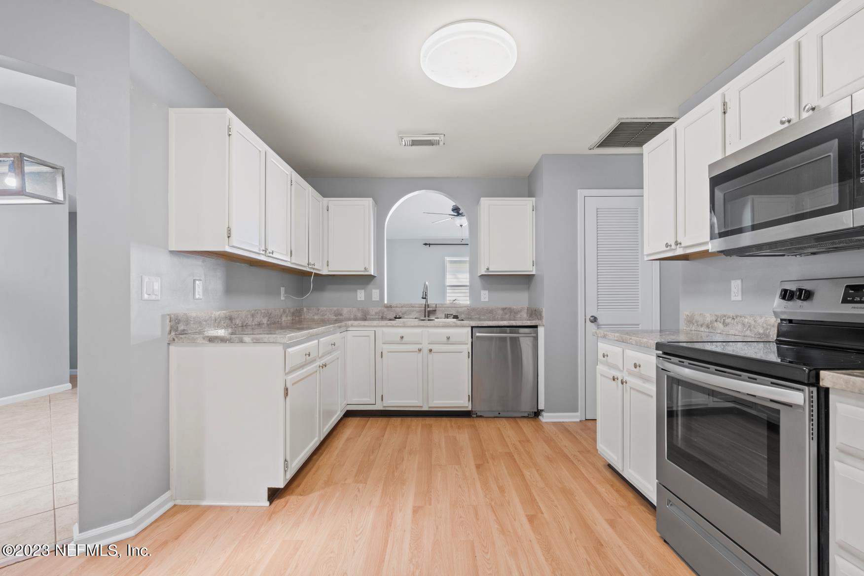 941 Gavagan Road Jacksonville, FL 32233 - Photo 9 of 24 Kitchen