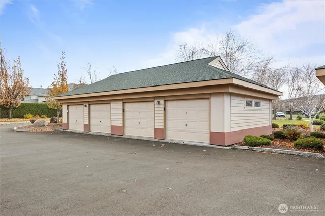 $655,000 | 300 Columbia Point Drive, Unit D101, Richland, WA 99352