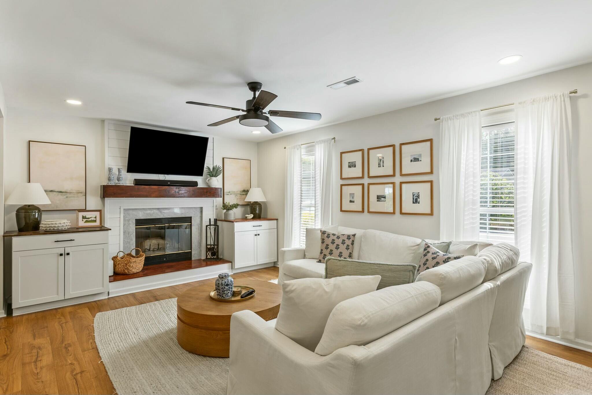 540 Castle Hall Road Mount Pleasant, SC 29464 - Photo 3 of 32 Living