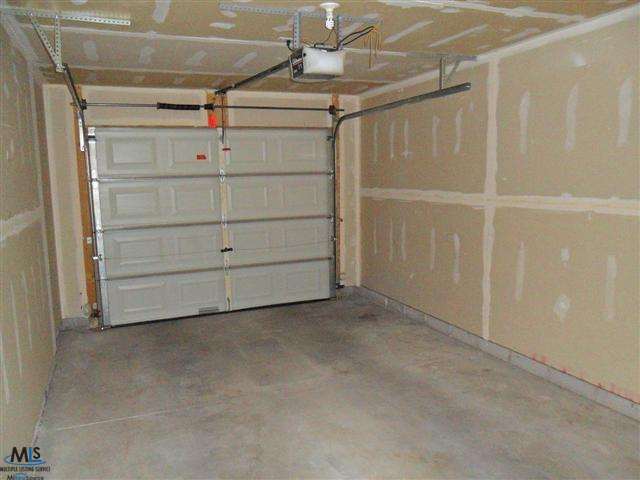 20632 Dunham Road, Unit 30 Clinton Township, MI 48038 - Photo 8 of 10 31107780-7.JPG