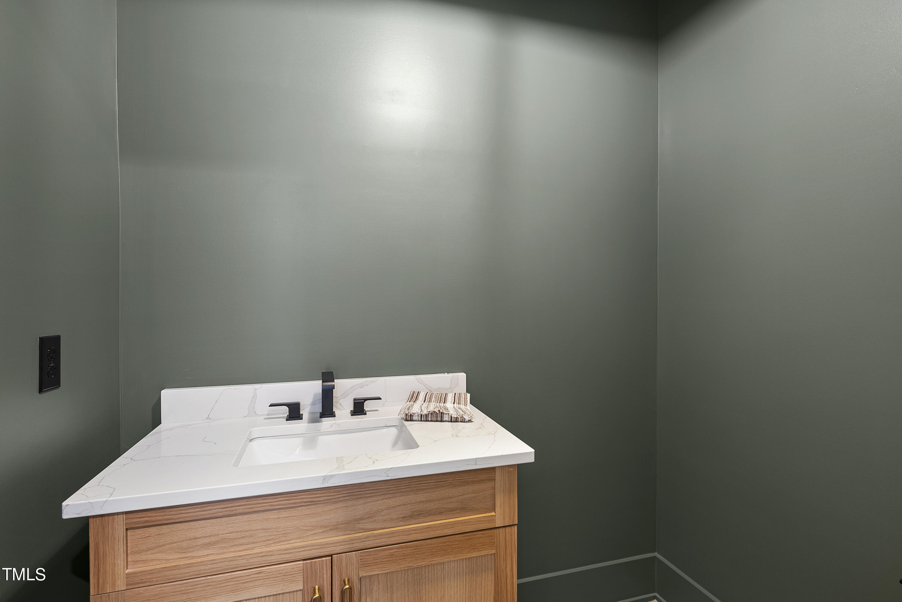 1137 Ivy Lane Raleigh, NC 27609 - Photo 39 of 49 DSC00273