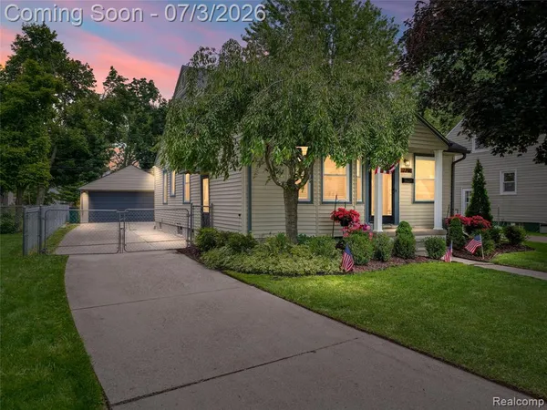 $395,000 | 2798 Royal Avenue, Berkley, MI 48072