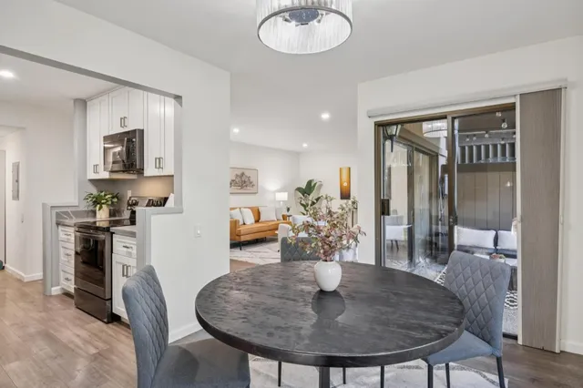 $865,000 | 3350 La Mesa Drive, Unit 4, San Carlos, CA 94070