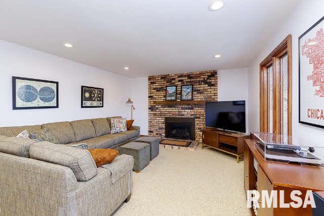 18420 Deer Hill Road Pleasant Valley, IA 52767 - Photo 14 of 24 Gallery Image 14