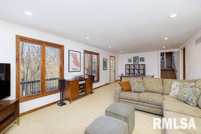 18420 Deer Hill Road Pleasant Valley, IA 52767 - Photo 15 of 24 Gallery Image 15