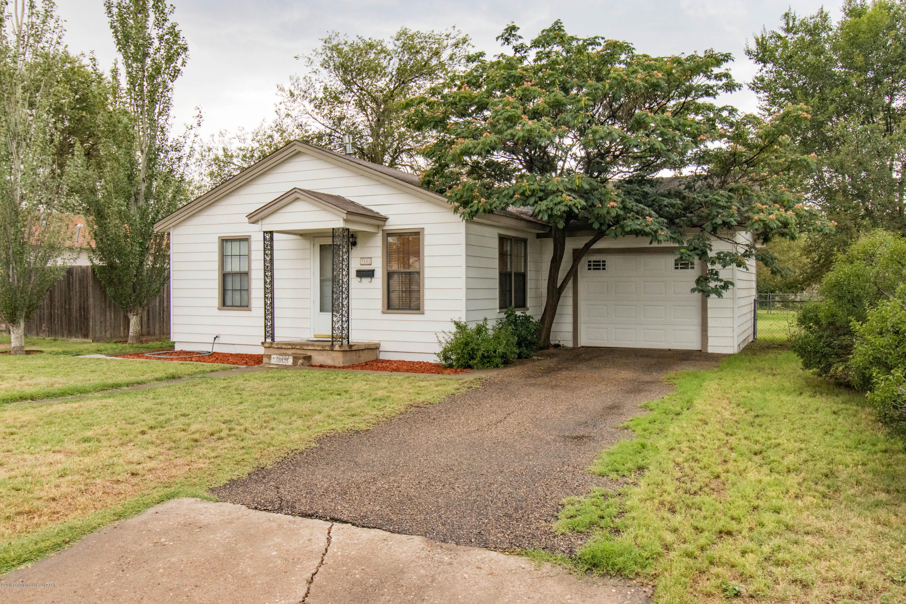 3808 South Hayden Street Amarillo, TX 79110 - Photo 2 of 21 003