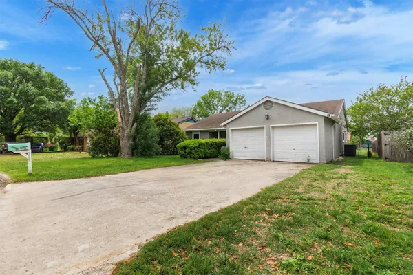 $199,000 | 807 Travis Street, Lockhart, TX 78644