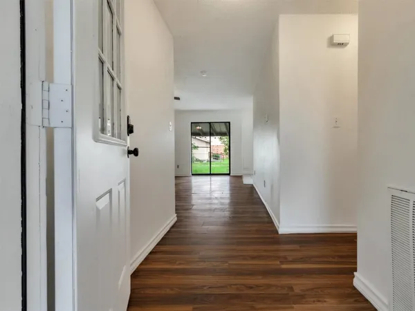 $199,000 | 807 Travis Street, Lockhart, TX 78644