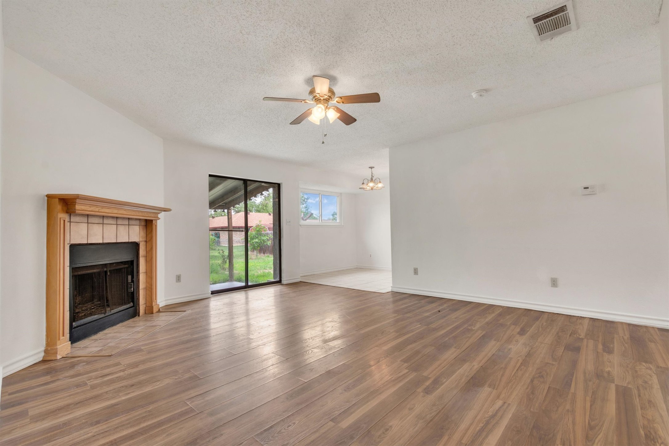 807 Travis Street Lockhart, TX 78644 - Photo 5 of 20