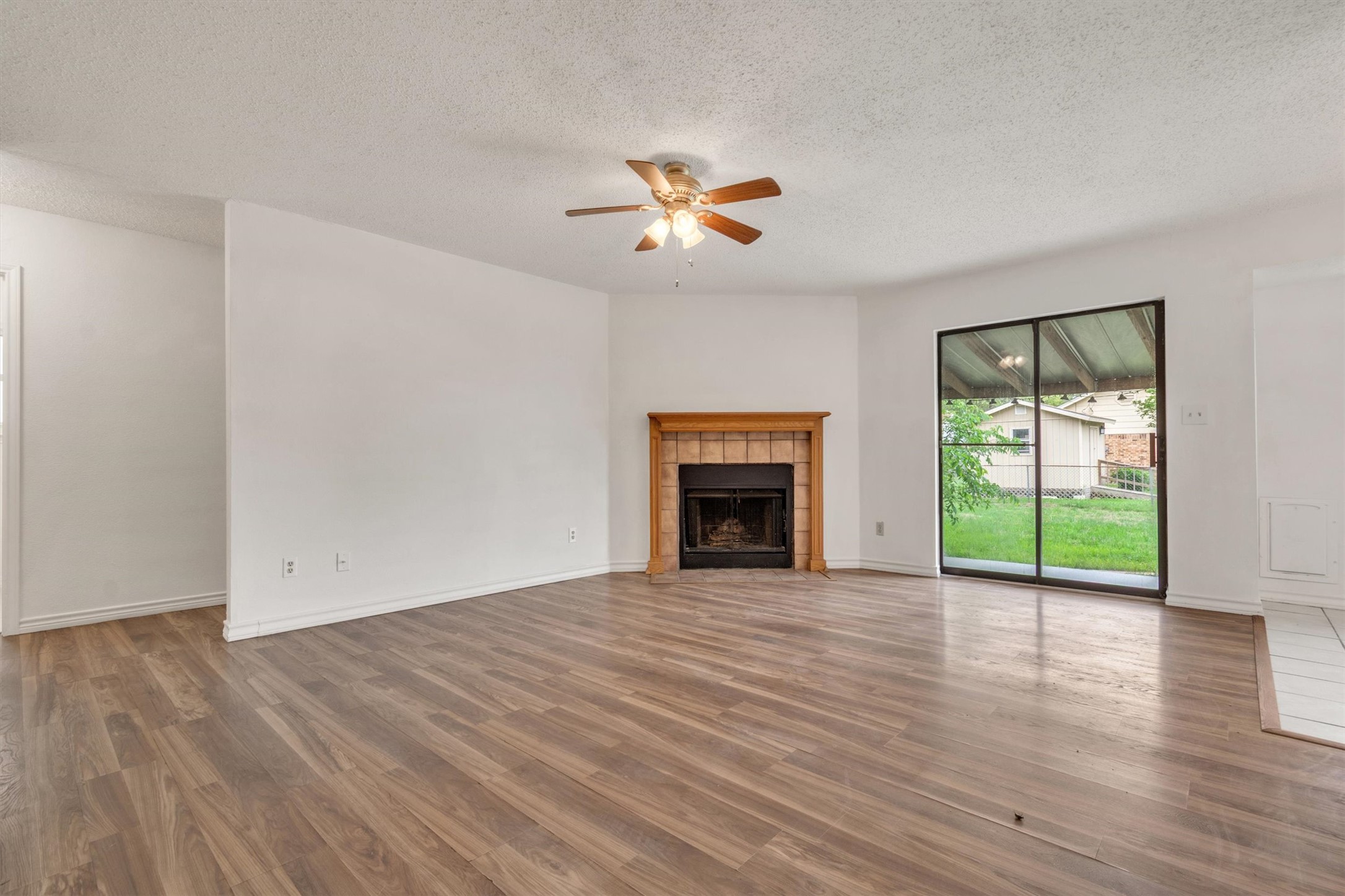 807 Travis Street Lockhart, TX 78644 - Photo 6 of 20