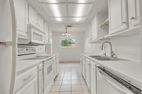 $199,000 | 807 Travis Street, Lockhart, TX 78644
