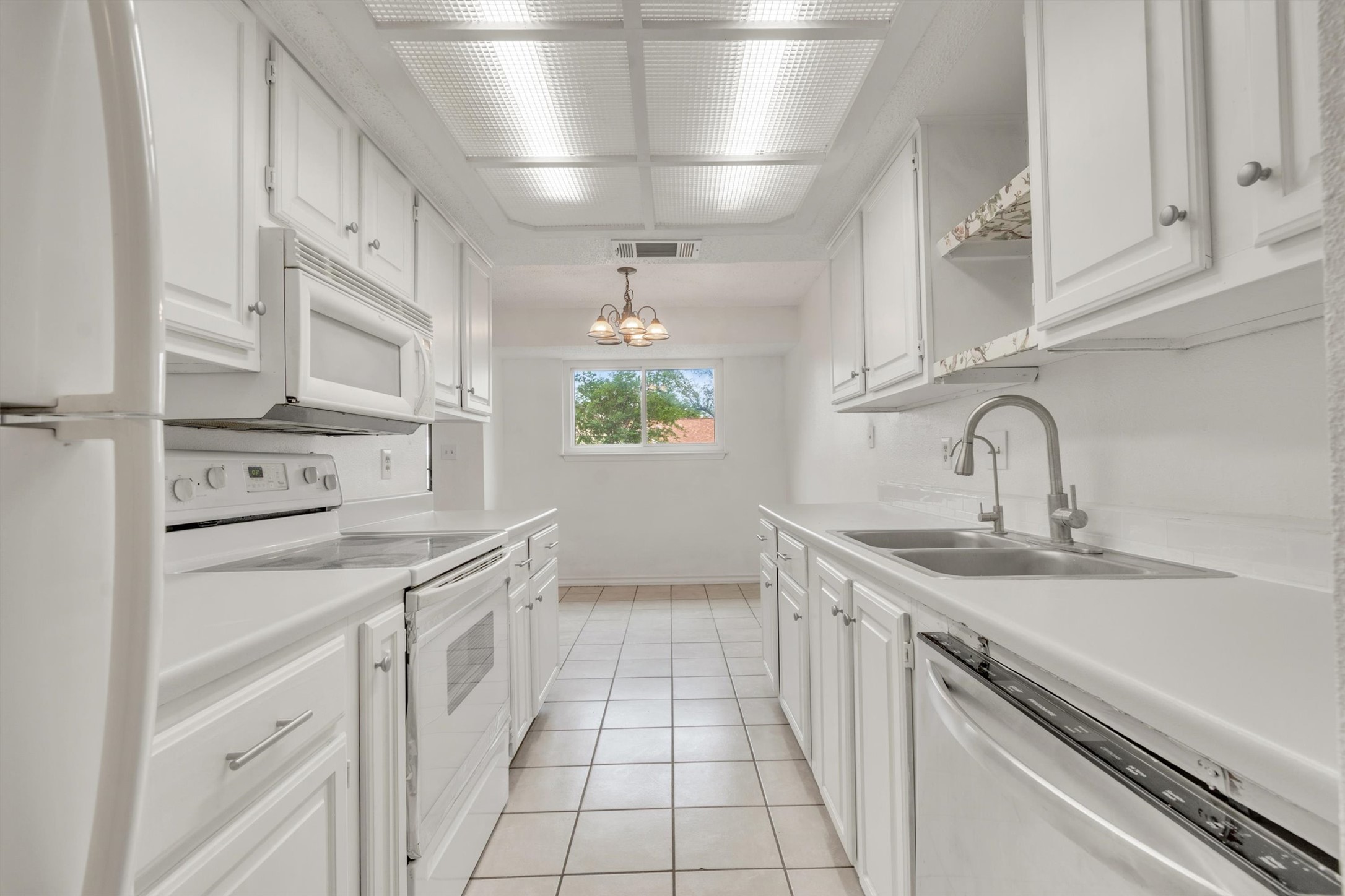 807 Travis Street Lockhart, TX 78644 - Photo 7 of 20