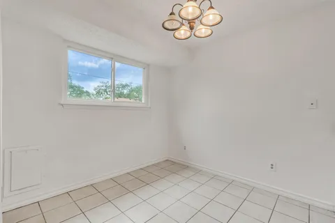 $199,000 | 807 Travis Street, Lockhart, TX 78644