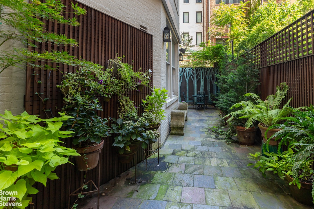 109 East 69th Street Manhattan, NY 10021 - Photo 3 of 12
