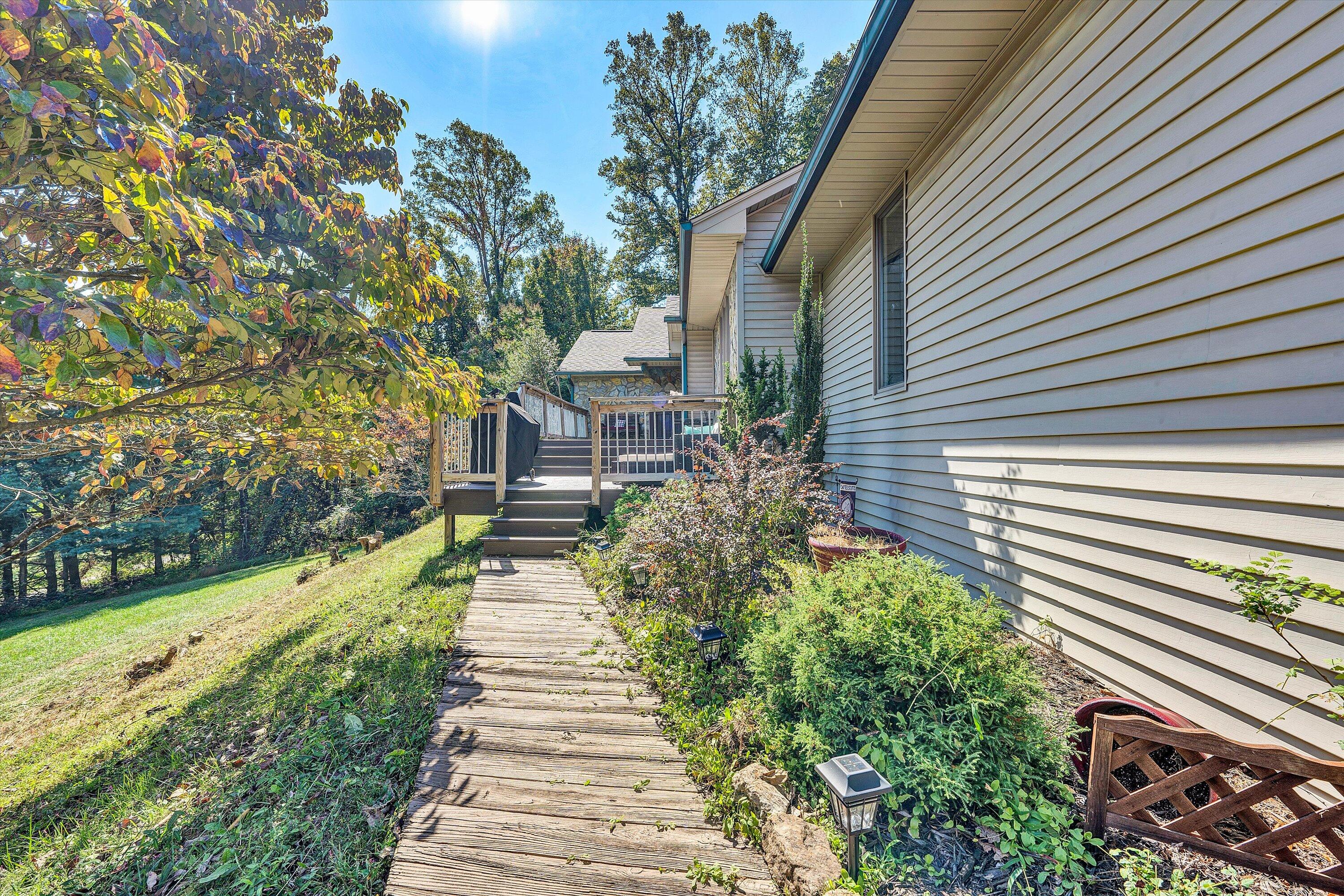 4625 Twelve Oclock Knob Road Roanoke, VA 24018 - Photo 4 of 70 04-SGP-08967