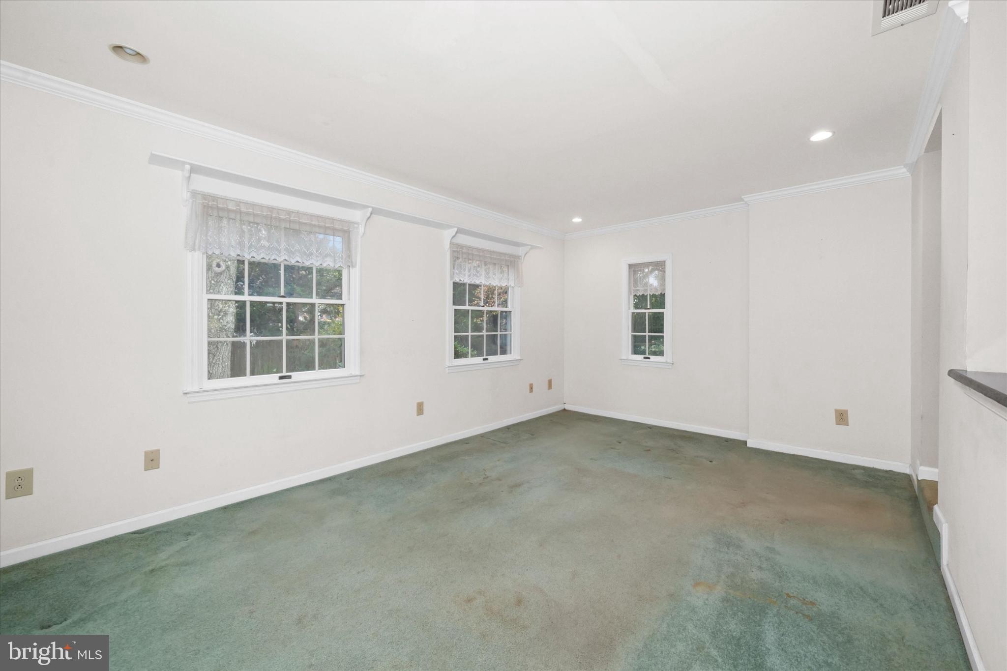 42 Paschall Road Wilmington, DE 19803 - Photo 16 of 41 an empty room with windows