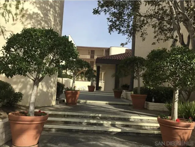 a view of a fountain in front of house