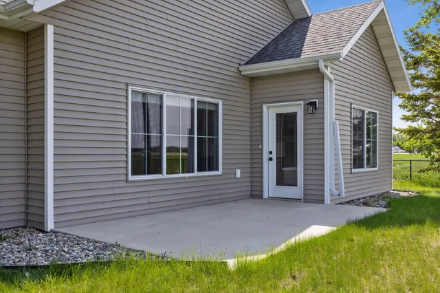 $375,000 | 300 Pine Drive, Hankinson, ND 58041