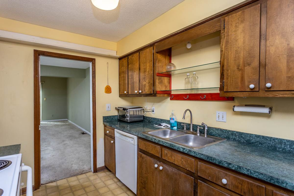 5827 Branchwood Road Raleigh, NC 27609 - Photo 7 of 19 Kitchen