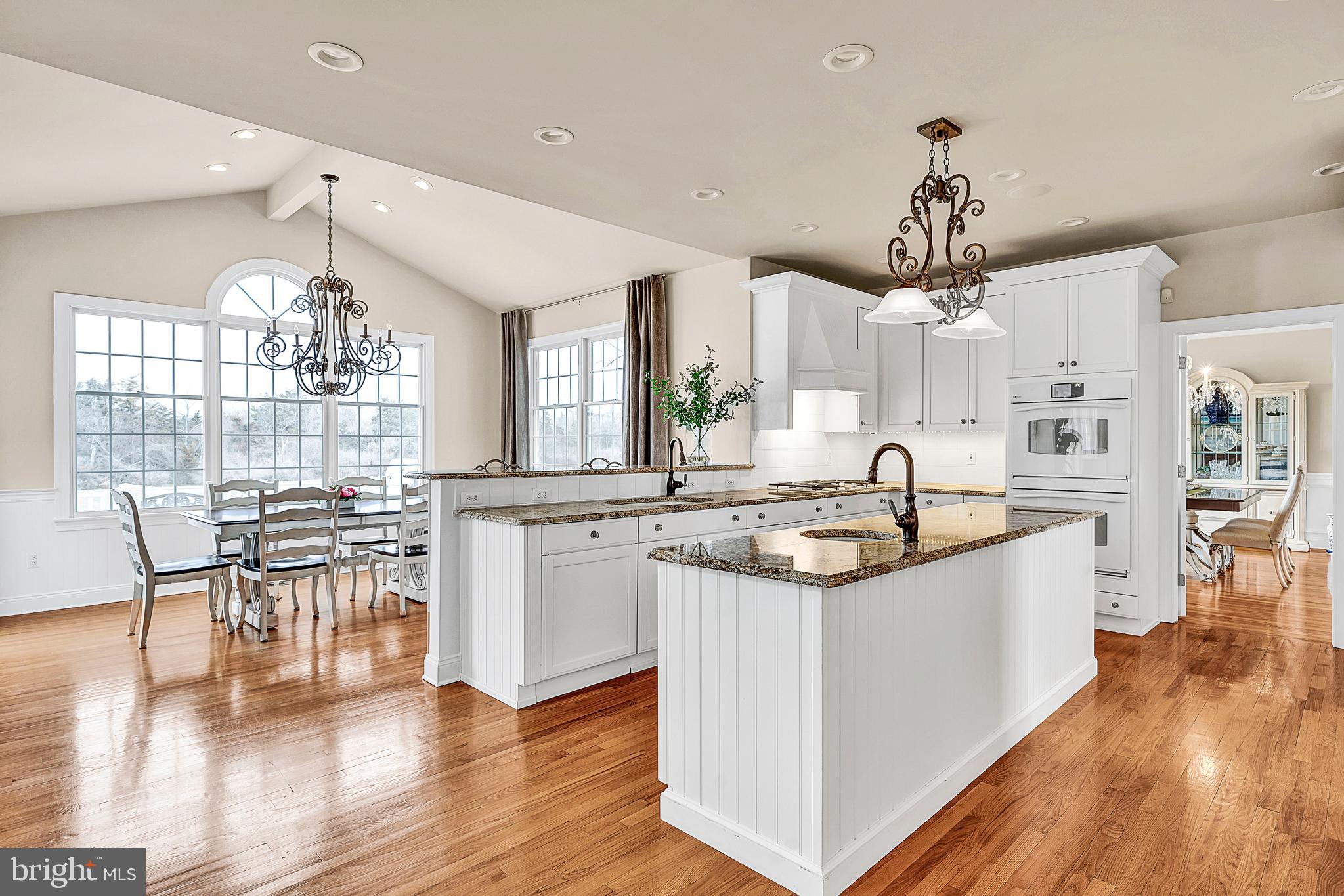 6 Hunters Ridge Drive Pennington, NJ 08534 - Photo 31 of 57 Kitchen with view into breakfast room