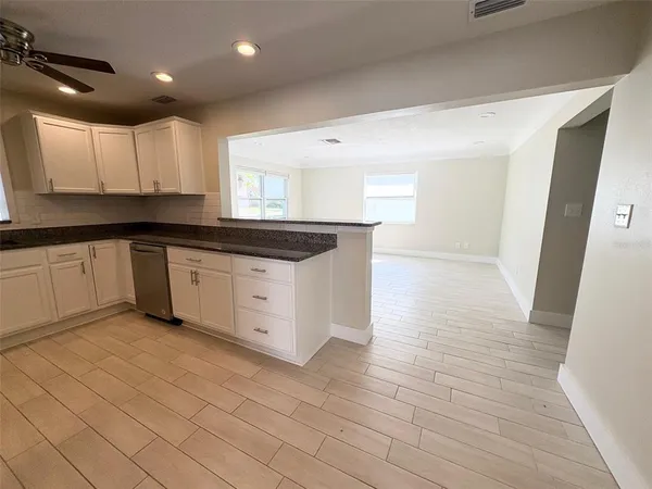 $3,200 | 736 86th Avenue North, St. Petersburg, FL 33702