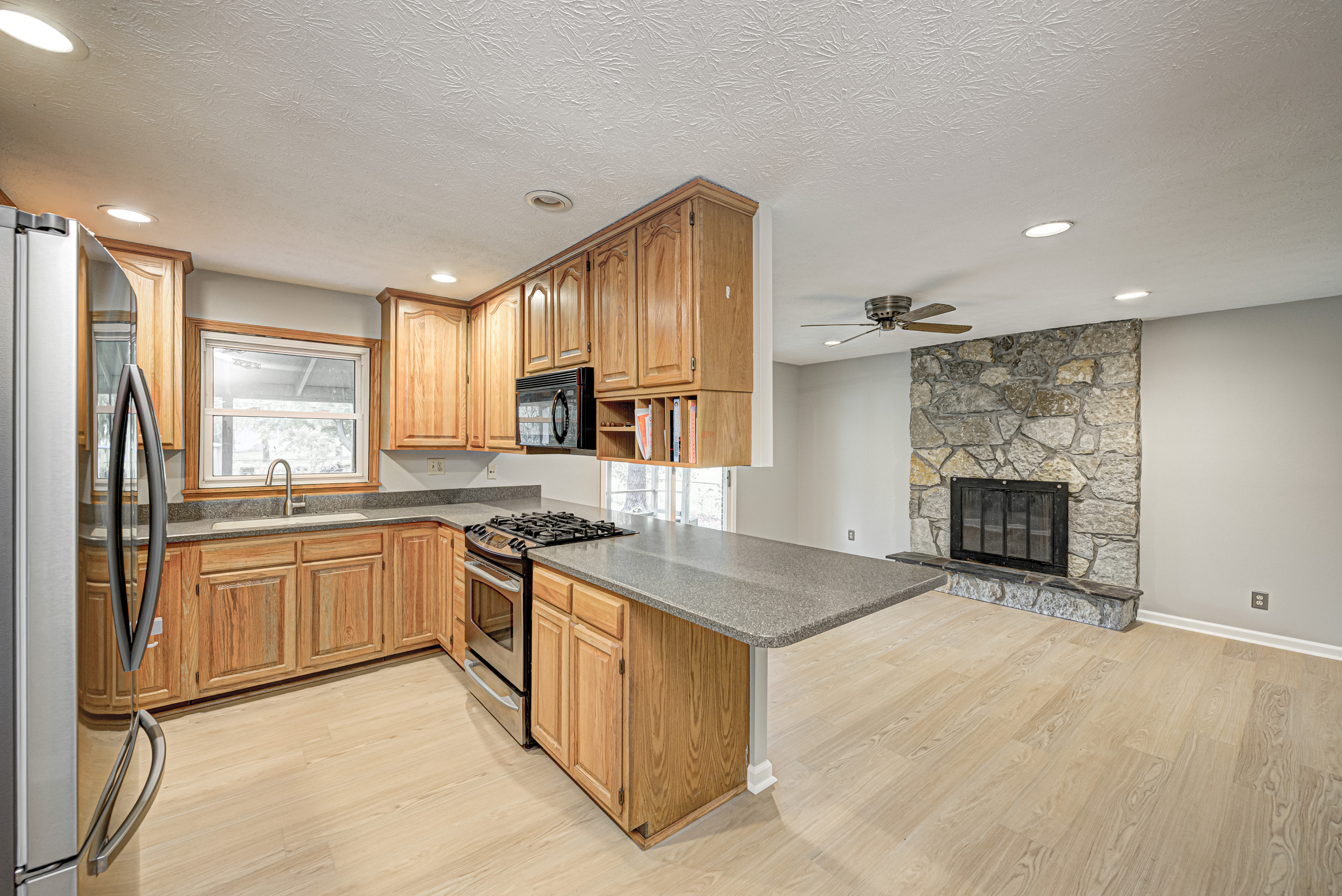 8104 Folkstone Road Indianapolis, IN 46268 - Photo 11 of 34 Gallery Image 11