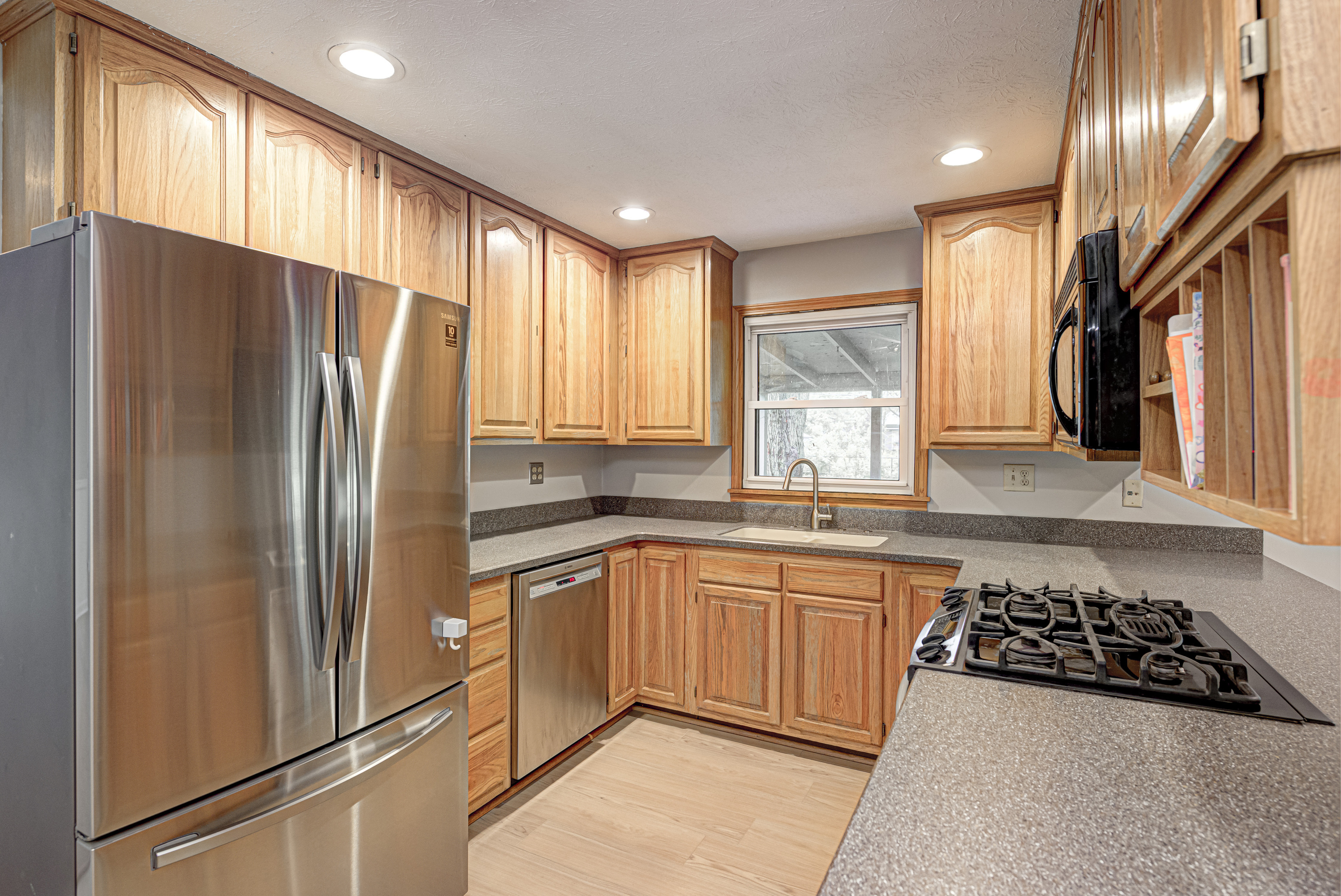 8104 Folkstone Road Indianapolis, IN 46268 - Photo 12 of 34 Gallery Image 12