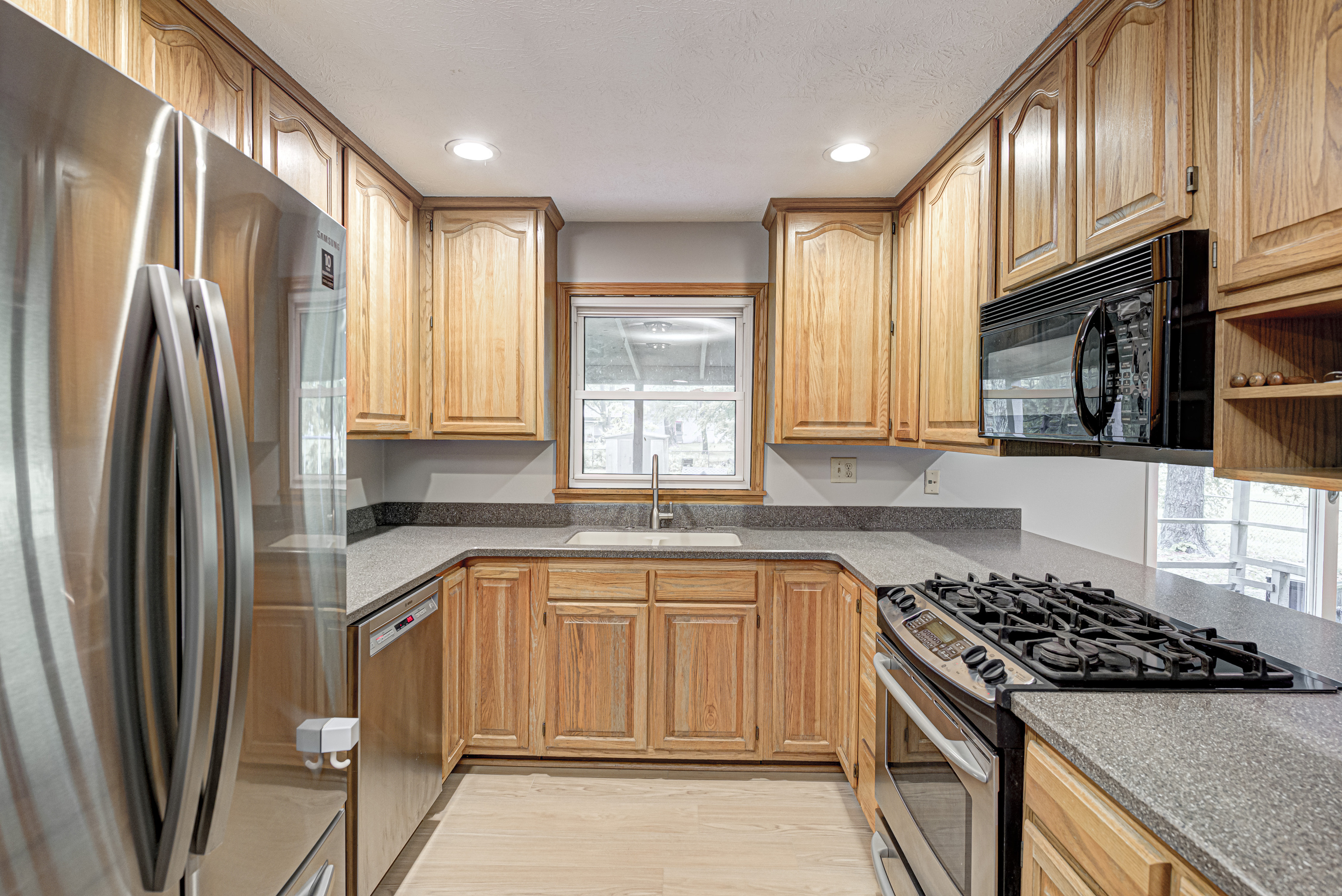 8104 Folkstone Road Indianapolis, IN 46268 - Photo 13 of 34 Gallery Image 13
