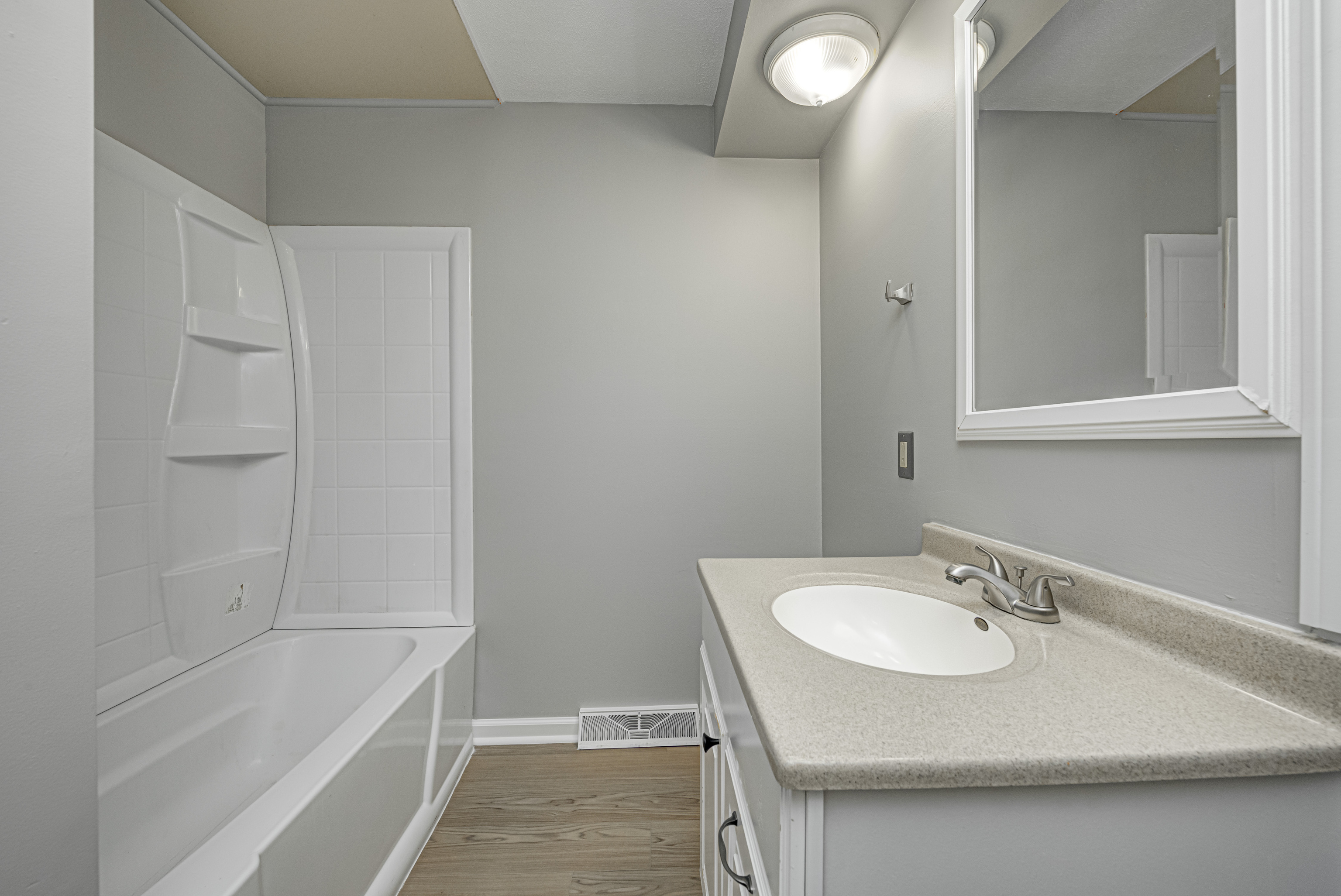 8104 Folkstone Road Indianapolis, IN 46268 - Photo 18 of 34 Gallery Image 18