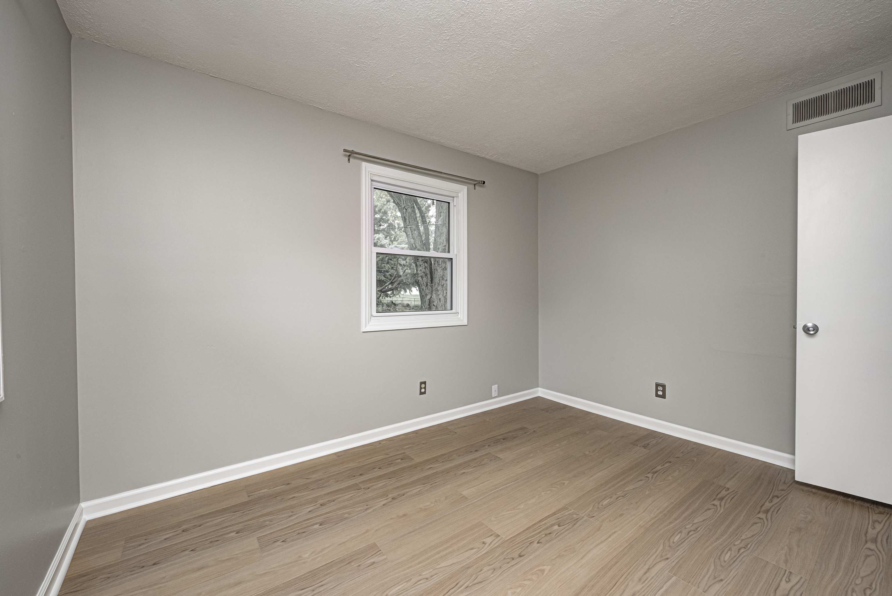 8104 Folkstone Road Indianapolis, IN 46268 - Photo 22 of 34 Gallery Image 22