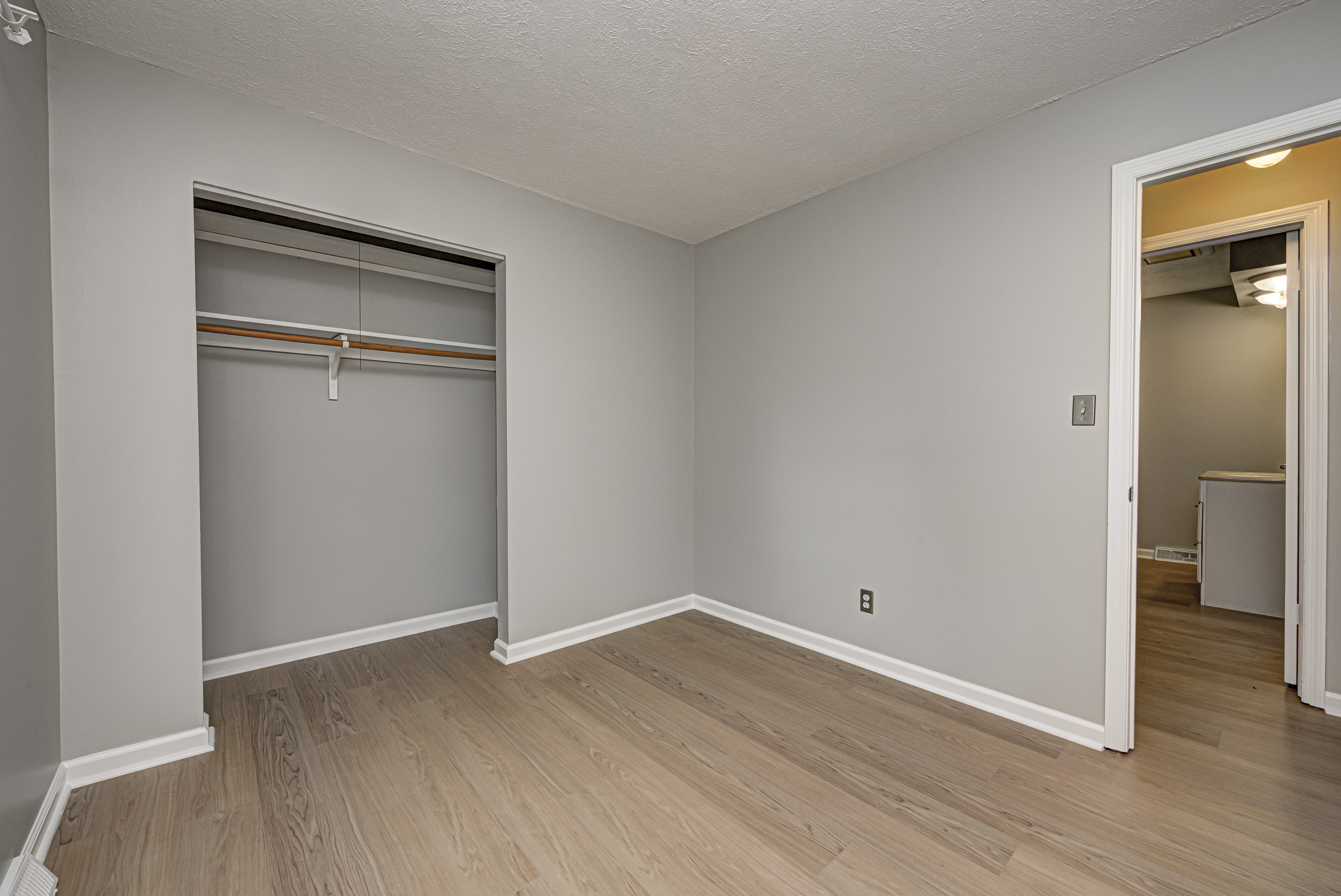 8104 Folkstone Road Indianapolis, IN 46268 - Photo 23 of 34 Gallery Image 23