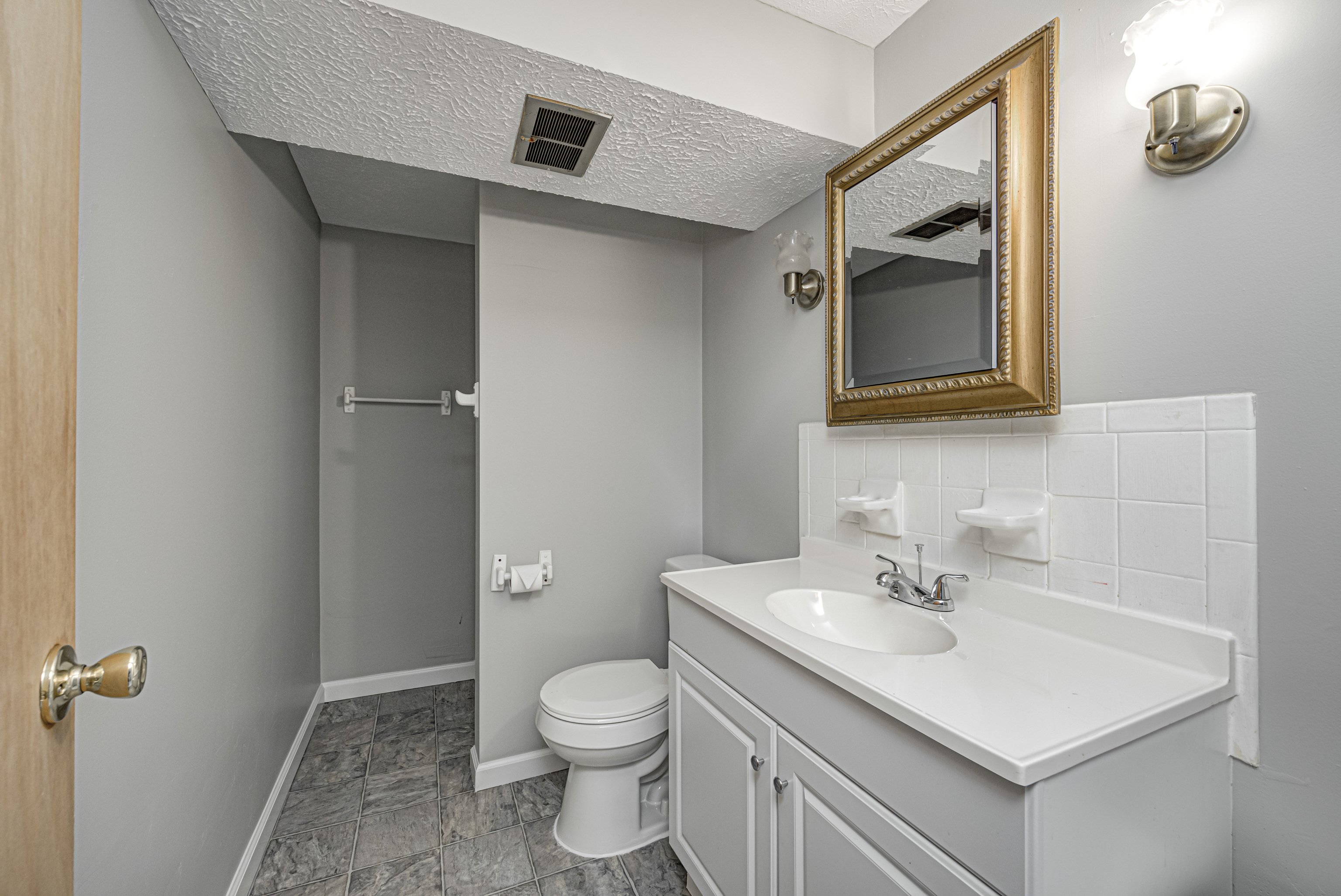 8104 Folkstone Road Indianapolis, IN 46268 - Photo 26 of 34 Gallery Image 26