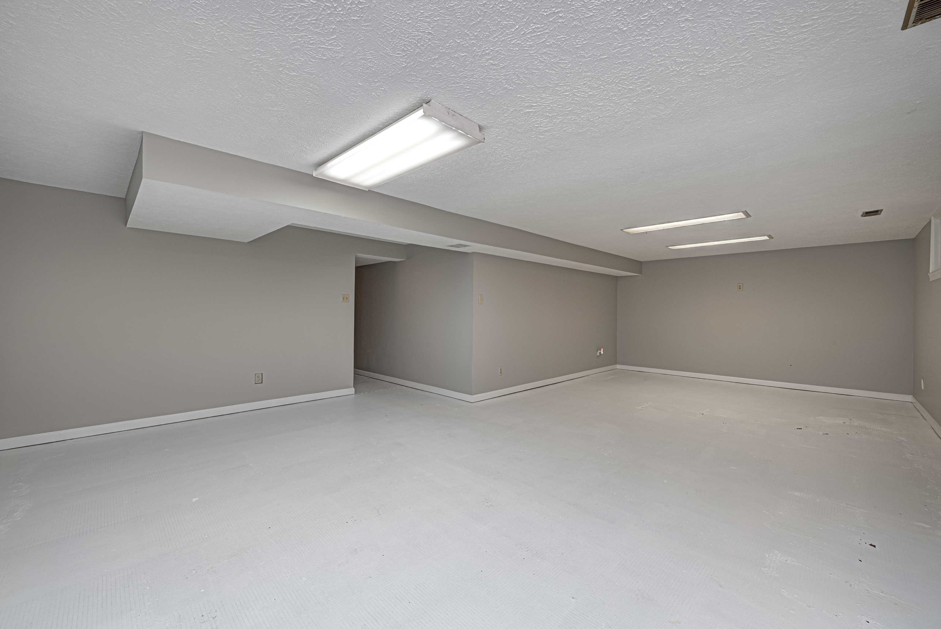 8104 Folkstone Road Indianapolis, IN 46268 - Photo 28 of 34 Gallery Image 28