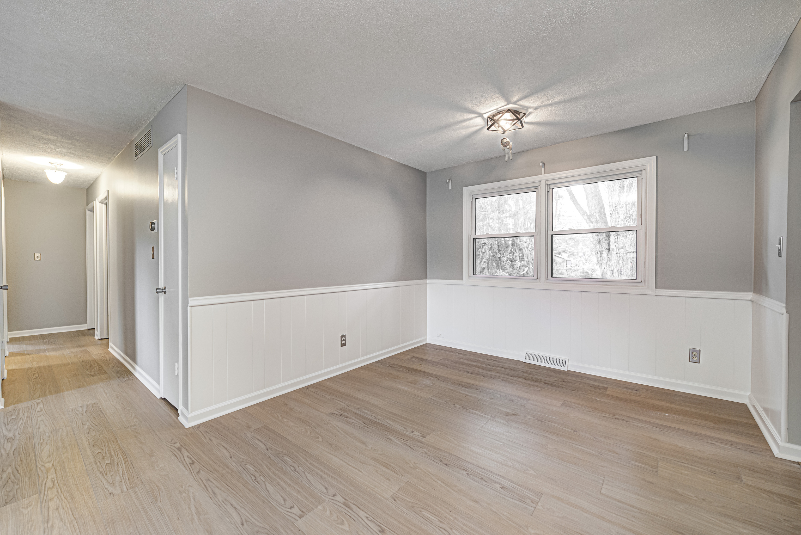 8104 Folkstone Road Indianapolis, IN 46268 - Photo 6 of 34 Gallery Image 6