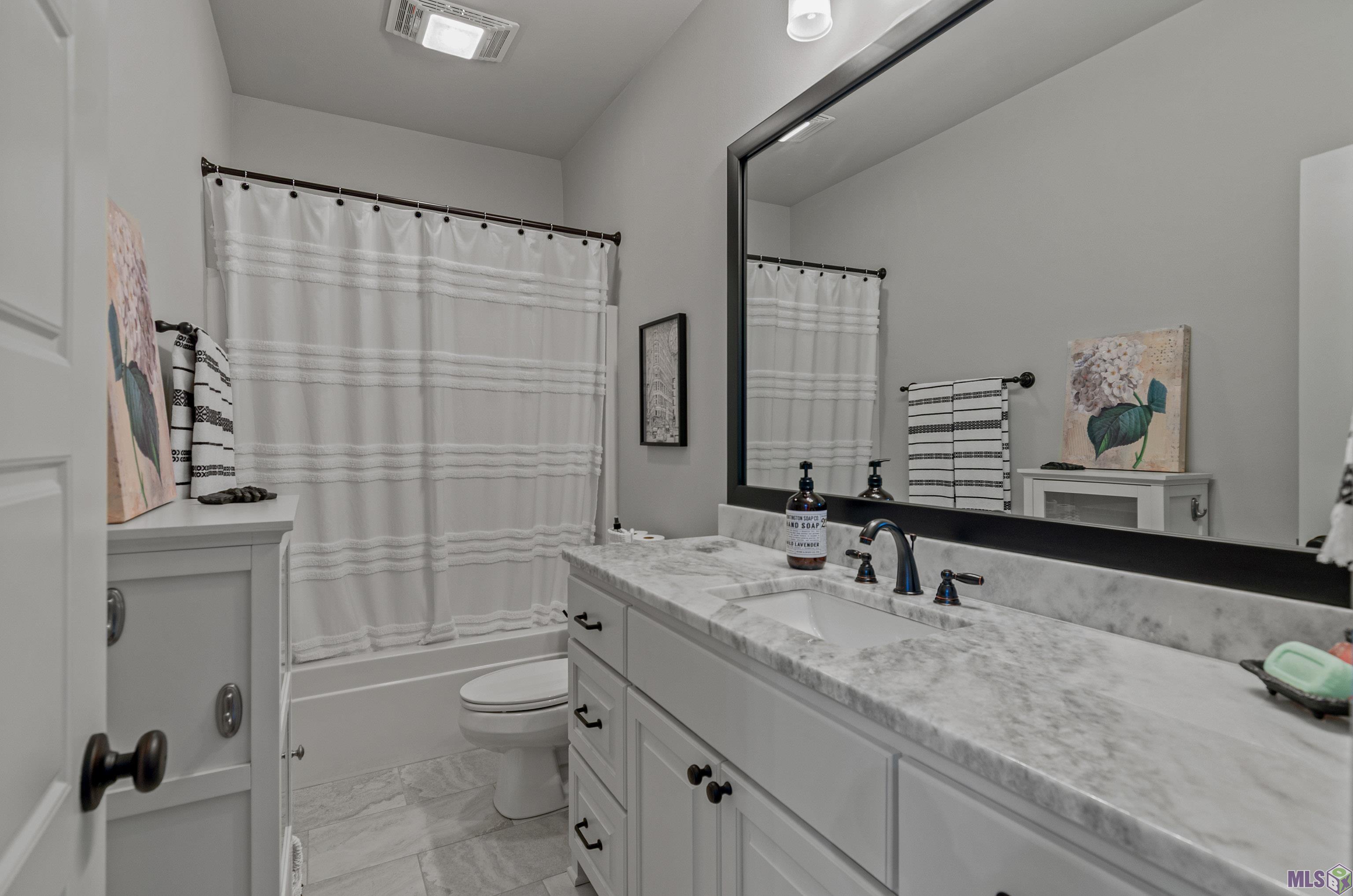 6522 Silver Oak Drive Baton Rouge, LA 70817 - Photo 11 of 19 2nd Bath room