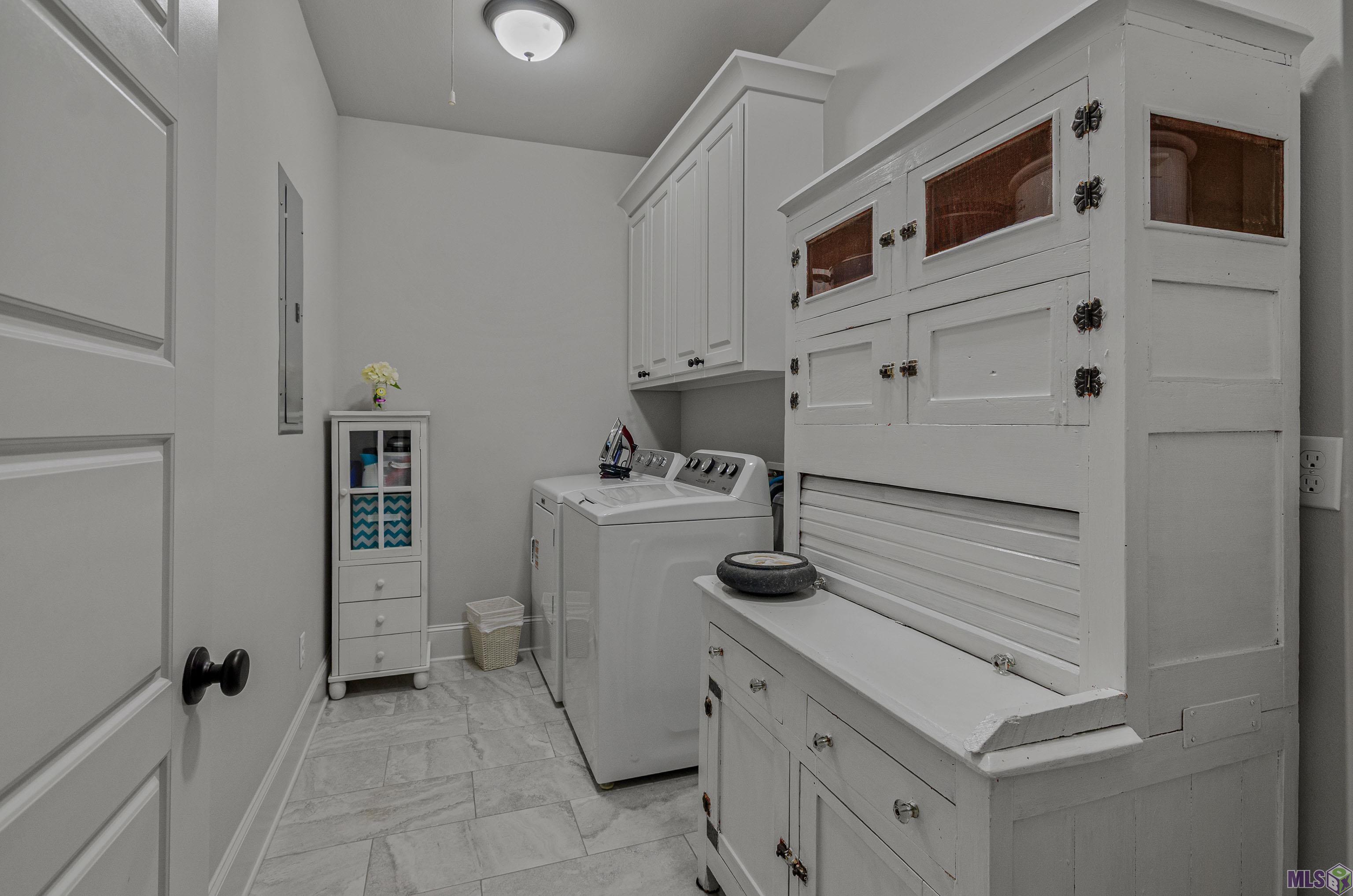 6522 Silver Oak Drive Baton Rouge, LA 70817 - Photo 13 of 19 Laundry room