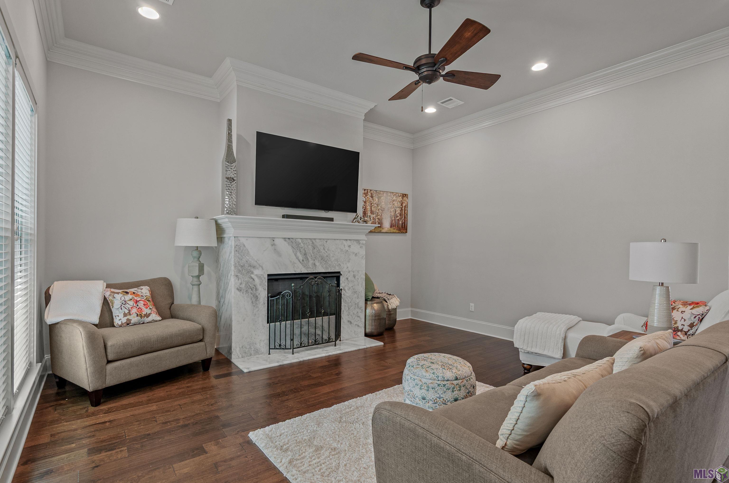 6522 Silver Oak Drive Baton Rouge, LA 70817 - Photo 3 of 3 Roomy Living room
