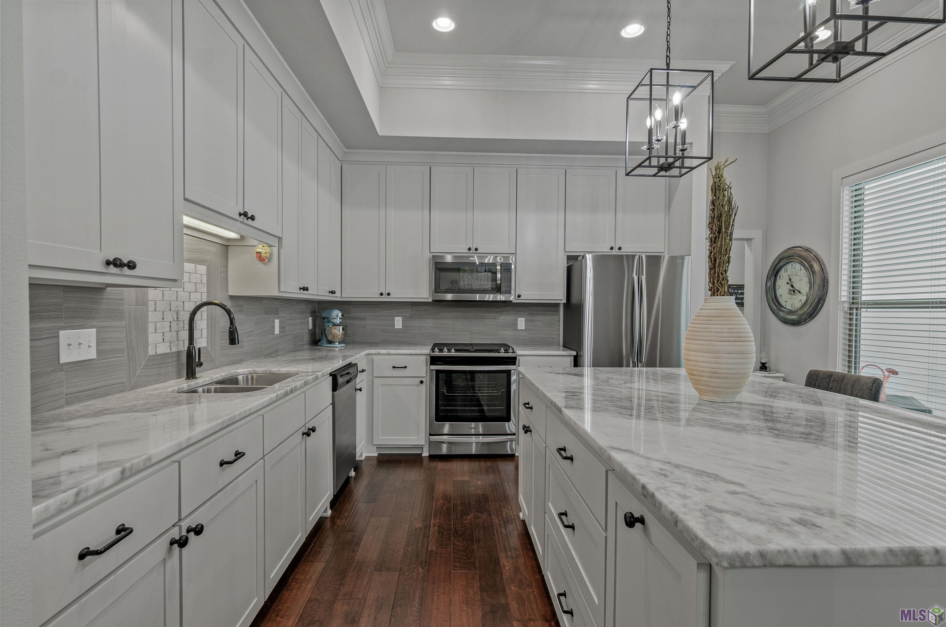 6522 Silver Oak Drive Baton Rouge, LA 70817 - Photo 3 of 19 Luxury Kitchen