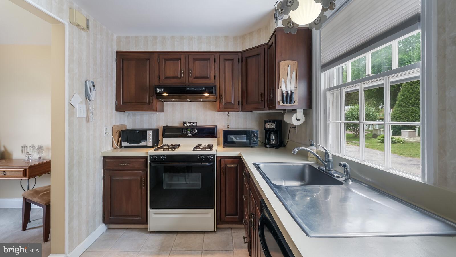 200 Pembroke Road Havertown, PA 19083 - Photo 11 of 28
