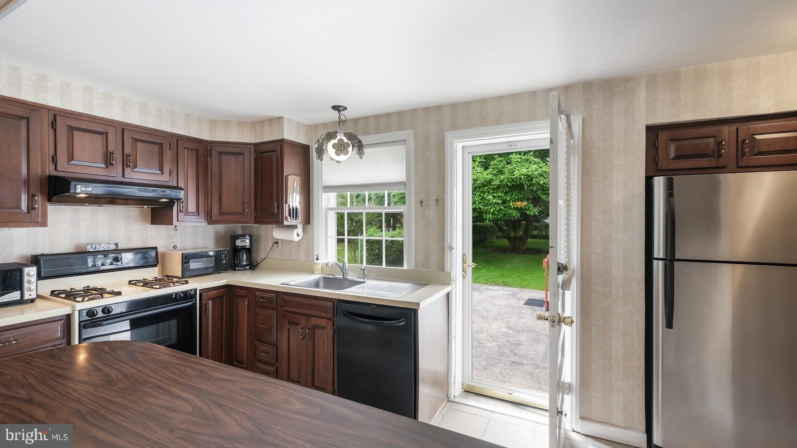 200 Pembroke Road Havertown, PA 19083 - Photo 8 of 28