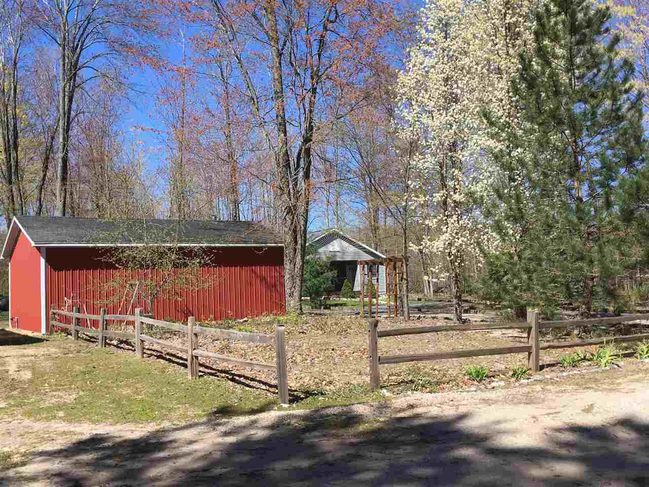 8993 King Road Benzonia, MI 49616 - Photo 32 of 42 1829311-31.JPG