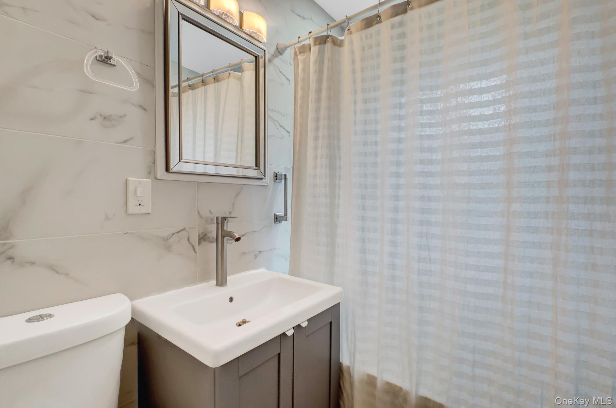 65 Roxbury Road Garden City, NY 11530 - Photo 22 of 39