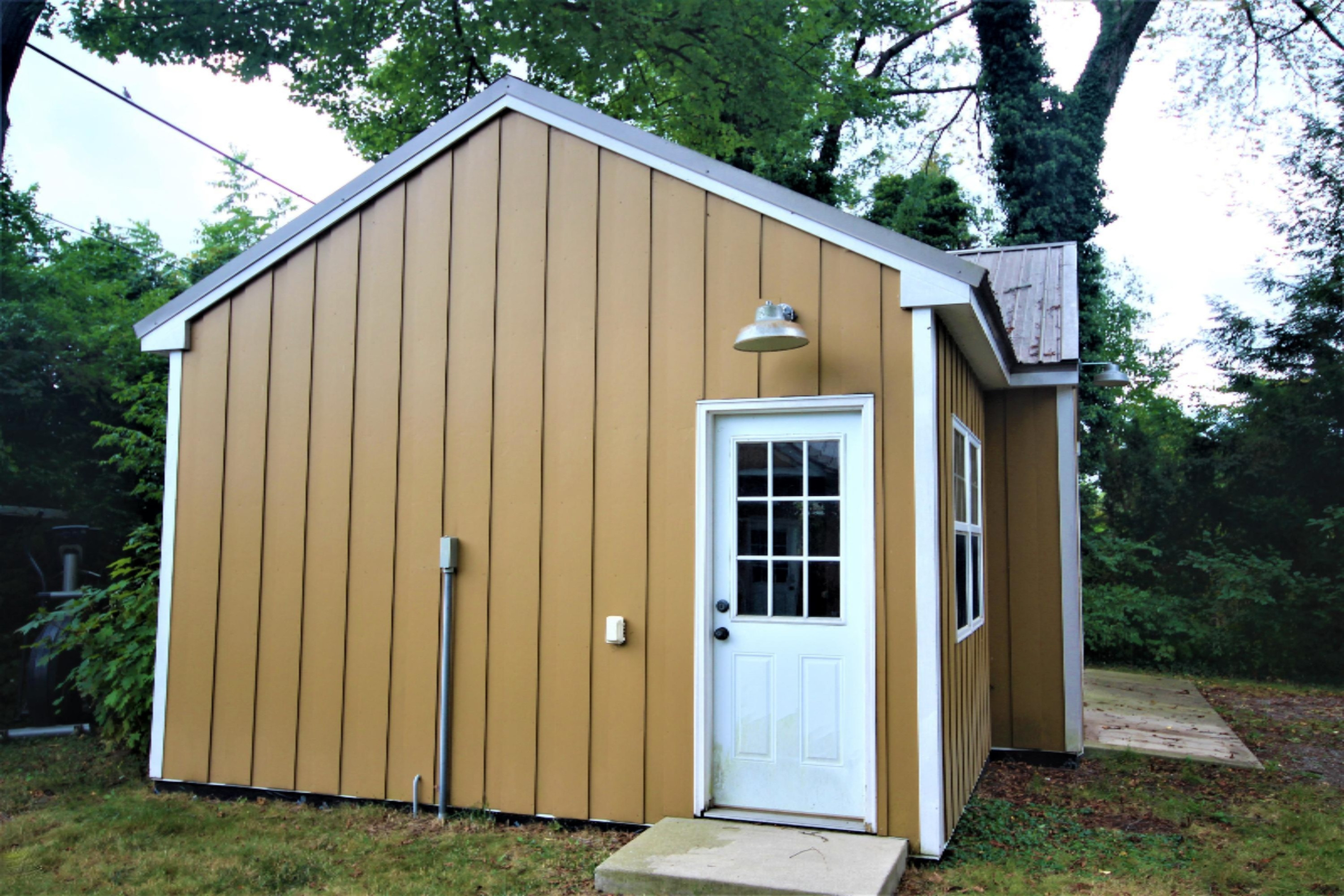9771 Baldwin Road Bridgman, MI 49106 - Photo 7 of 46 Man Cave Entrance