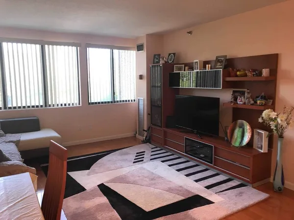 $3,275 | 1731 Beacon Street, Unit 316, Brookline, MA 02445